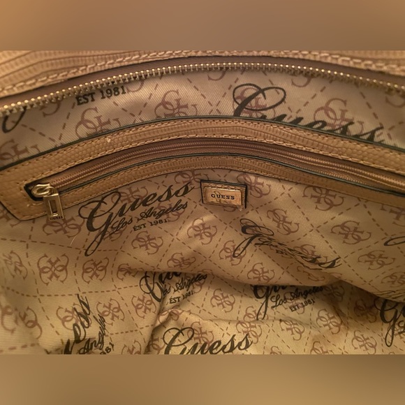 Authentic Guess Handbag - Picture 5 of 9